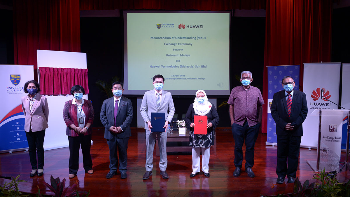 Universiti Malaya and Huawei - Empowering and Equipping University Students with Digital Competencies