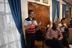 One of the participants asking question after the lecture.